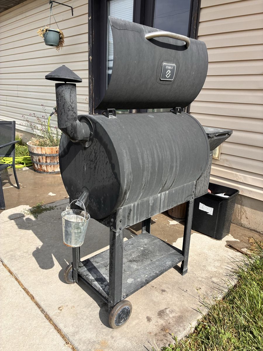 GRILL Z Black Pellet Grill Smoker with Wheels