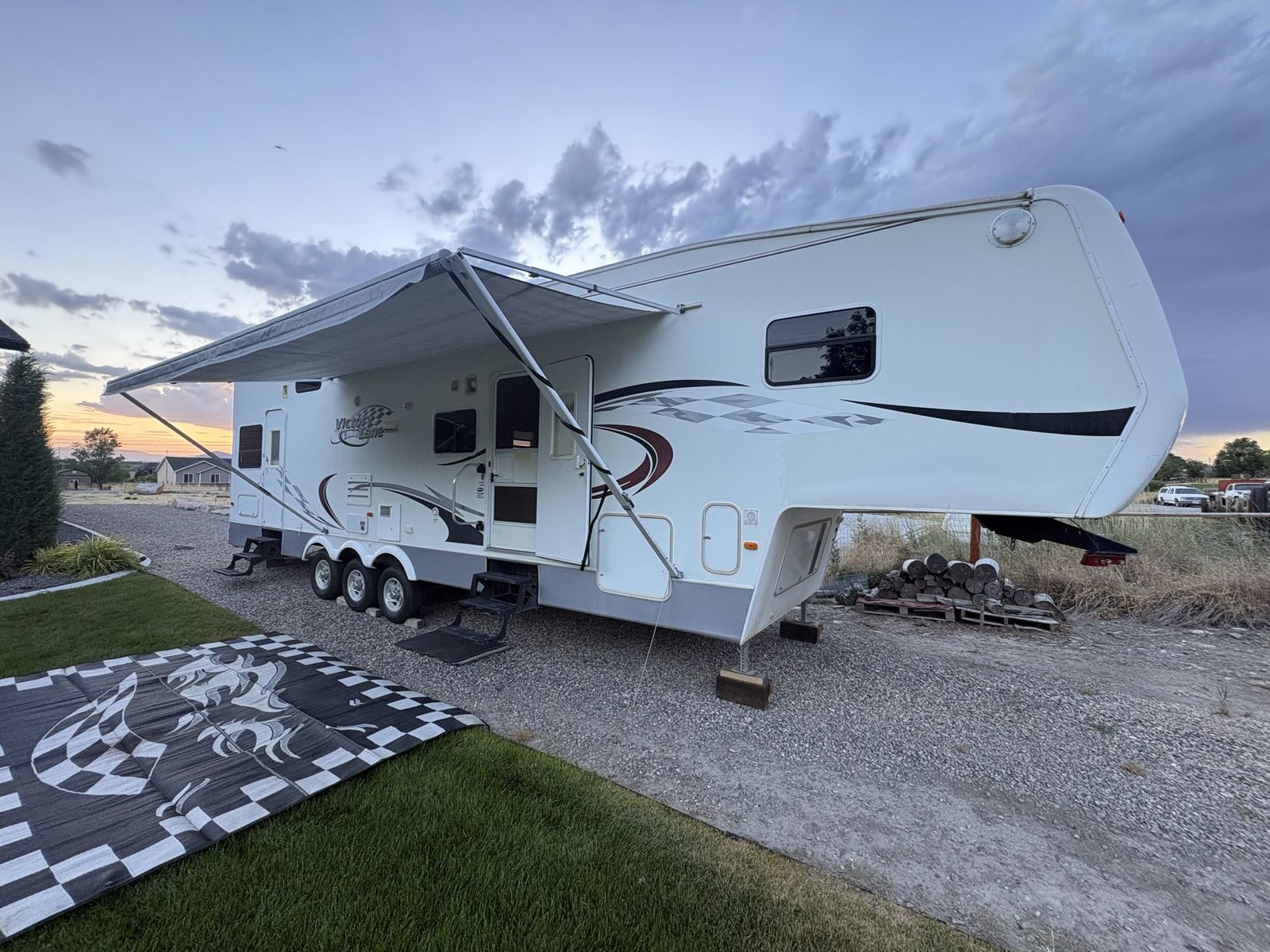 2008 Dutchman Victory Lane 36SRV-H5 Toy Hauler 5th Wheel - 12' Garage, 4-Season Pkg
