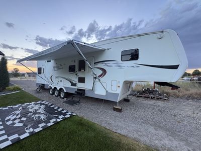 2008 Dutchman Victory Lane 36SRV-H5 Toy Hauler 5th Wheel - 12' Garage, 4-Season Pkg