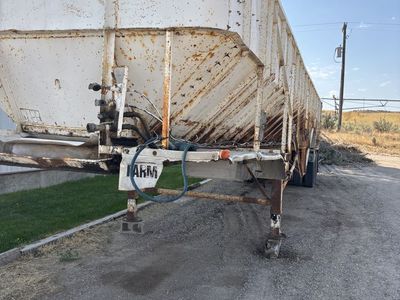 Semi trailer-bulk bed