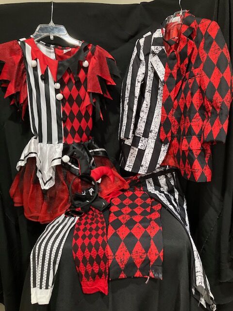 Spirit Halloween TWISTED CIRCUS Set     $25 Each