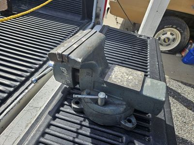 8" bench vise