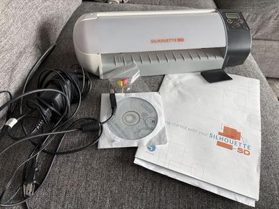 Silhouette SD Cutter With Bonus Vinyl