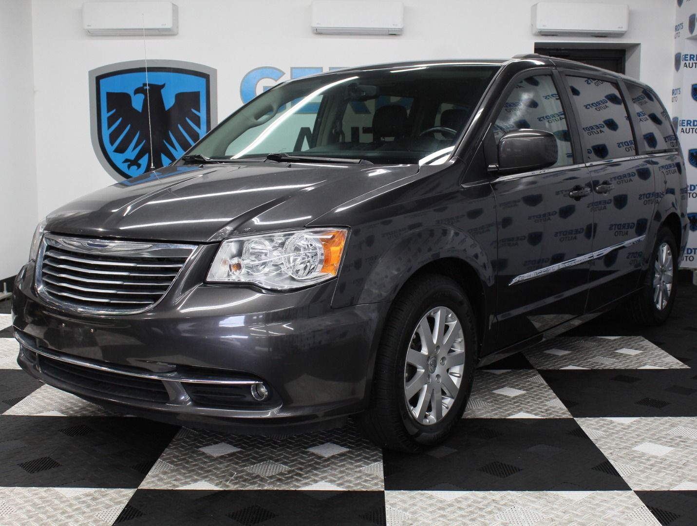 2016 CHRYSLER TOWN AND COUNTRY Touring