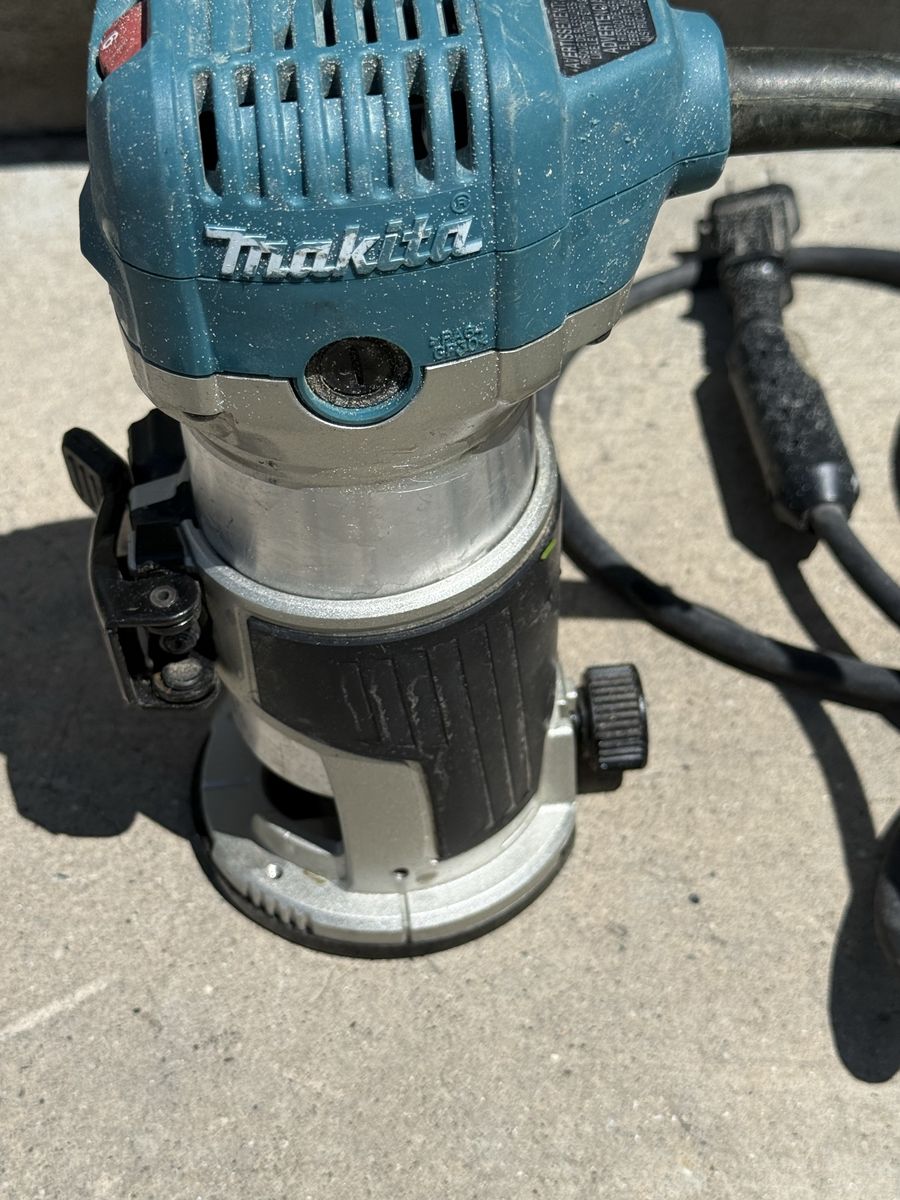 Makita Compact Wood Router