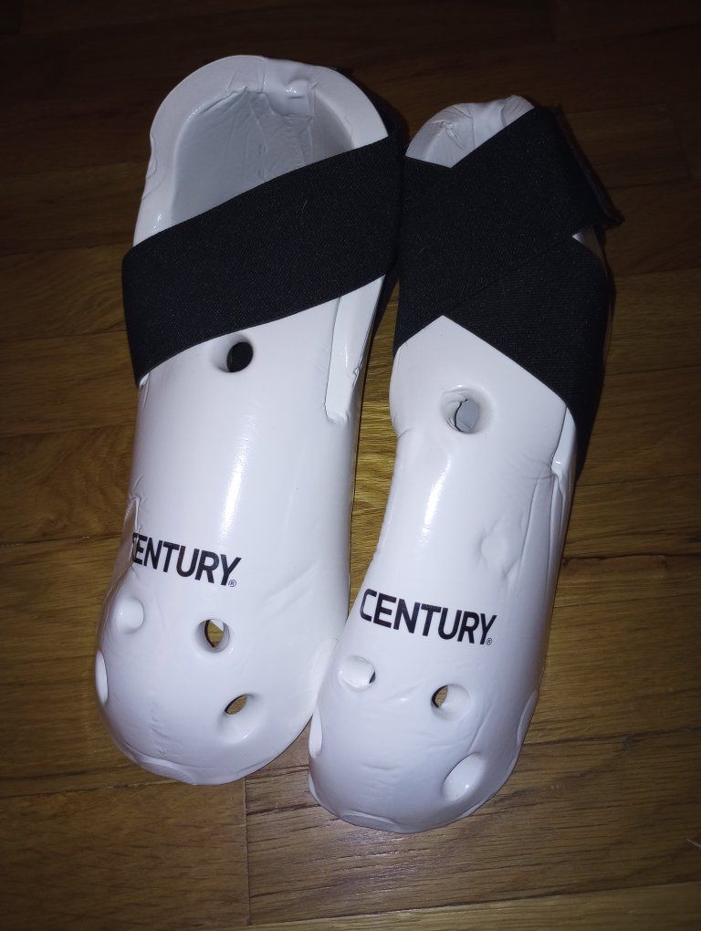 Century White Martial Arts Shin Guards Size 7/8 Taekwondo Karate Sparring Gear