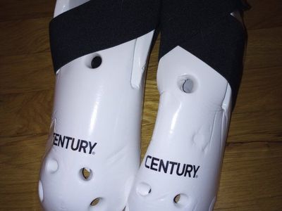 Century White Martial Arts Shin Guards Size 7/8 Taekwondo Karate Sparring Gear