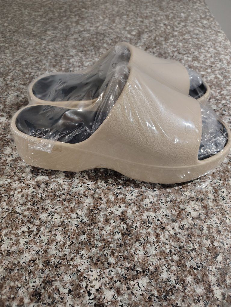 women's chunky platform slides khaki 9-9.5