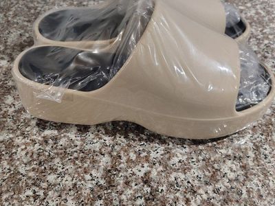 women's chunky platform slides khaki 9-9.5