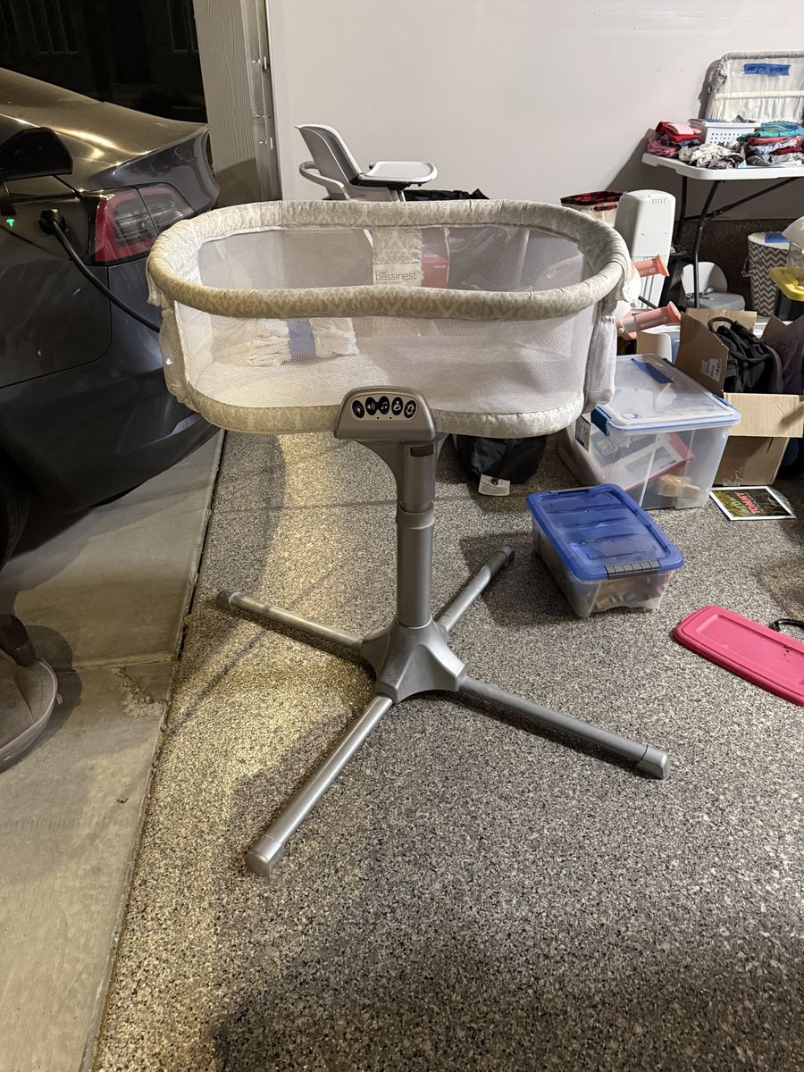 HALO Bassinest Swivel Sleeper Bassinet - Adjustable Height, Mesh Sides, Soothing Center
