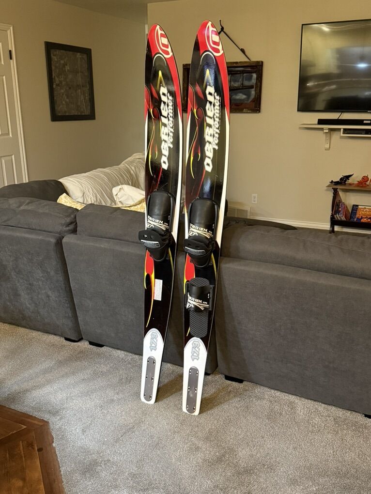Nice Obrian Performer Water Skis.