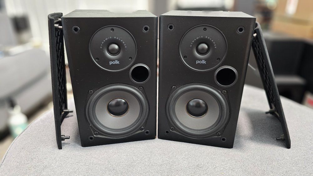 Polk Audio T15 Bookshelf Speakers (Pair) – Great Sound, Incredible Value