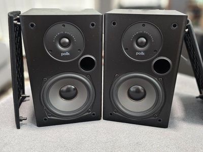 Polk Audio T15 Bookshelf Speakers (Pair) – Great Sound, Incredible Value