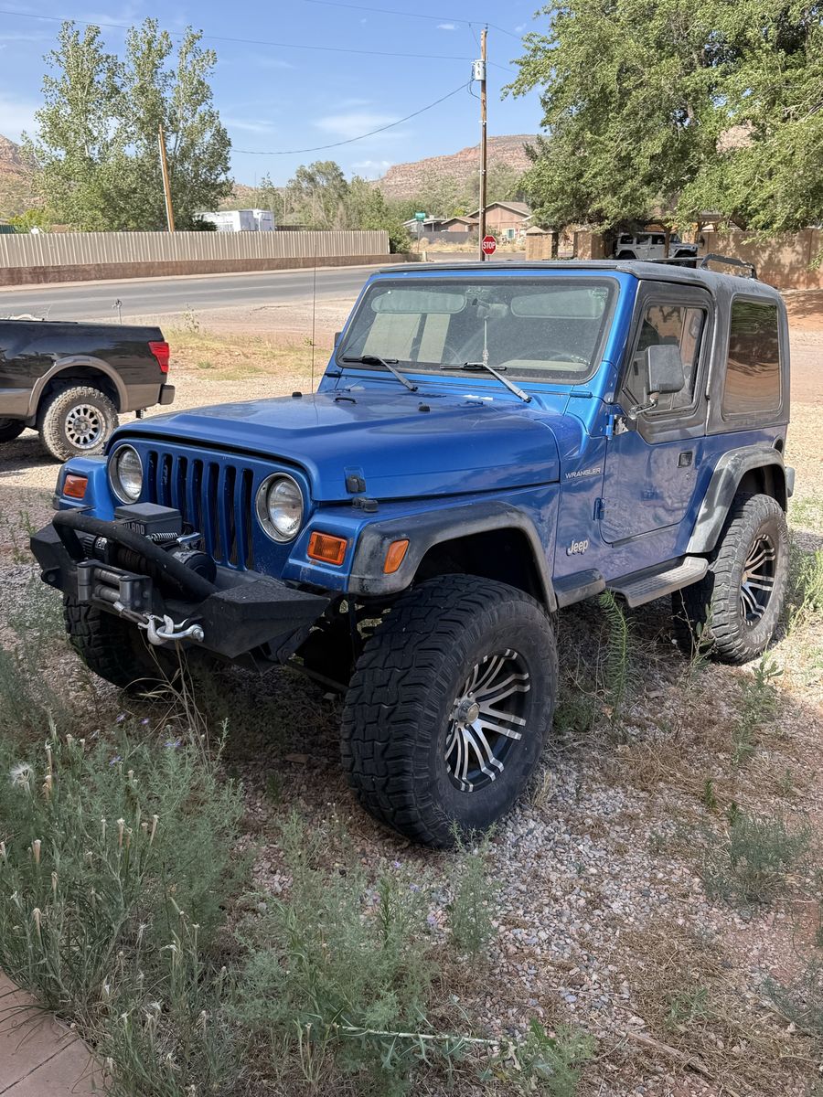 Jeep Wrangler 2-Door Sport 4x4 Blue Manual Transmission Lifted Off-Road Ready