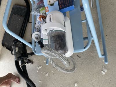 Vacuum Dog Groomer