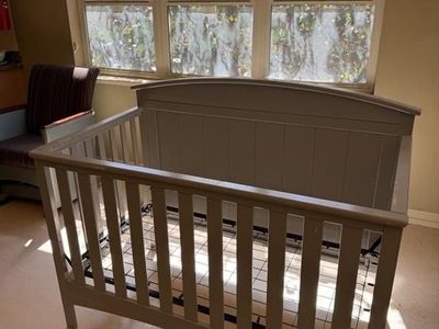 Sturdy Grey Wooden Baby Crib - Excellent Condition, Ready for Your Little One