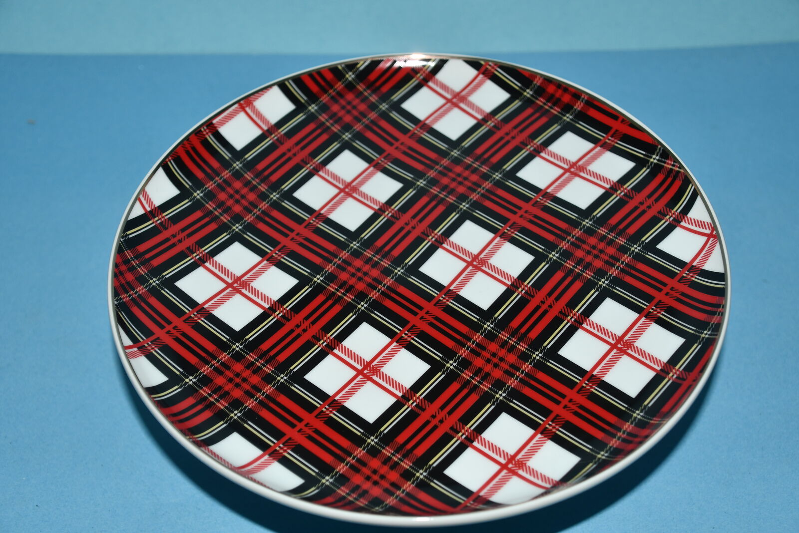 CHRISTMAS CAKE PLATE STAND ~ PLAID ~ DIAMETER 10" ~ HEIGHT 4" ~ NO CHIPS!