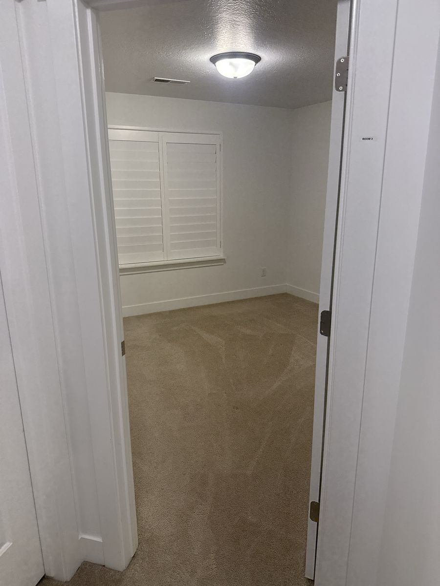 Private Bedroom for Rent - 12' x 10.5' with Shared Bathroom & Laundry