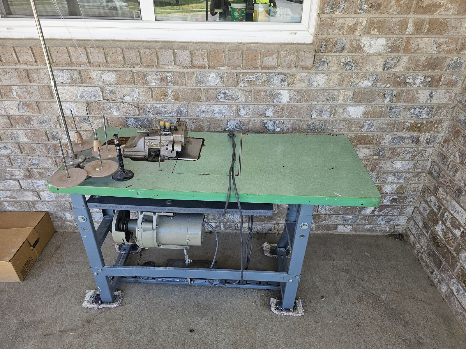 Industrial Surger Sewing machine