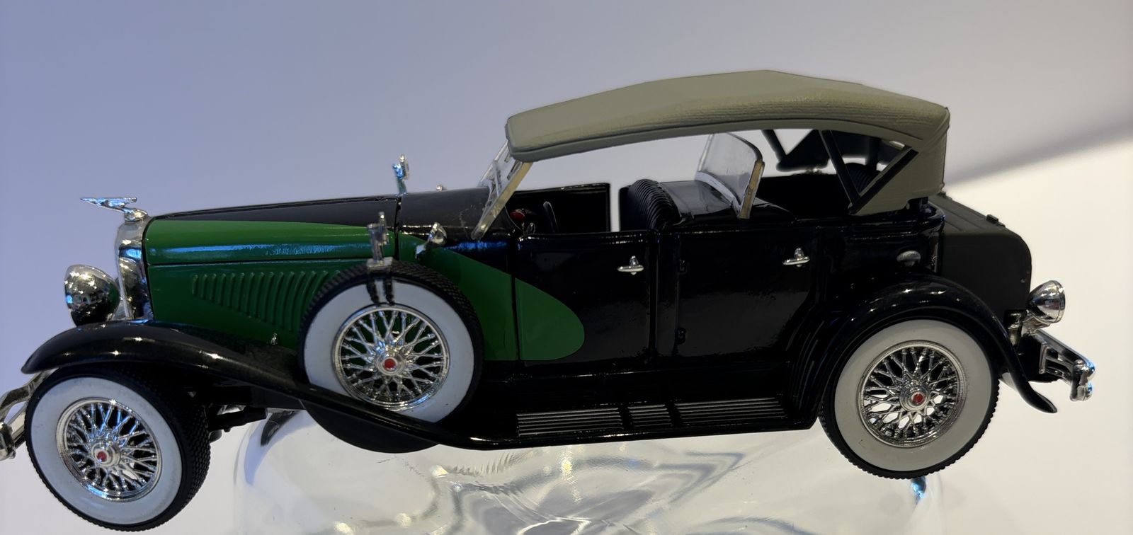 1934 Duesenberg J Town Car Convertible 1:18 Scale Diecast Model Green/Black