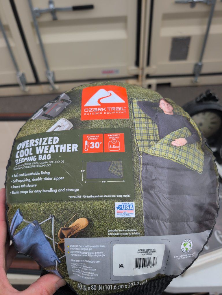 Ozark Trail Oversized Cool Weather Sleeping Bag 30°F, 40"x80", 5.8lbs, Double-Slider Zipper