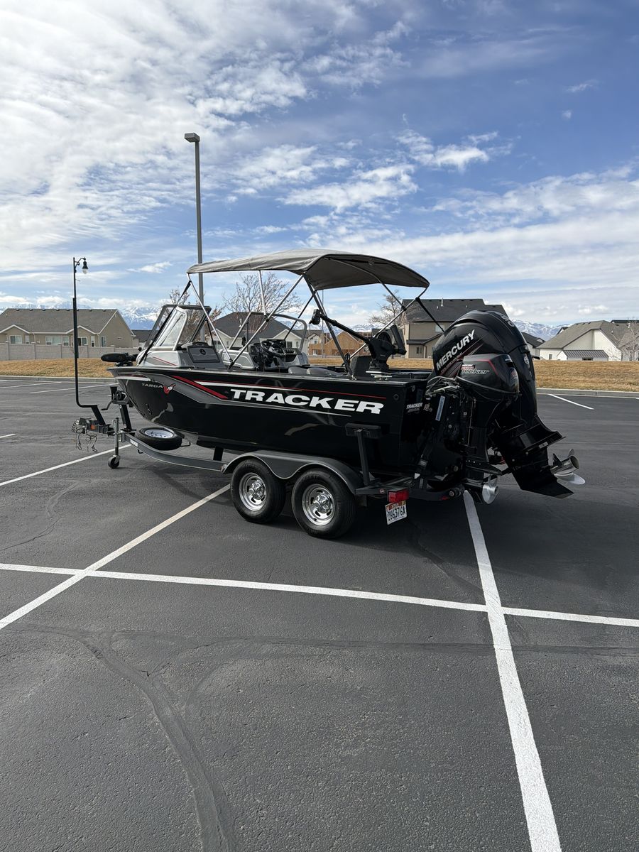 2018 Tracker Targa V18 Combo