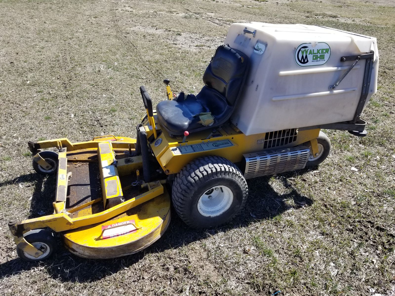 Walker Mower in great condition 48 inch deck / 1467 hrs