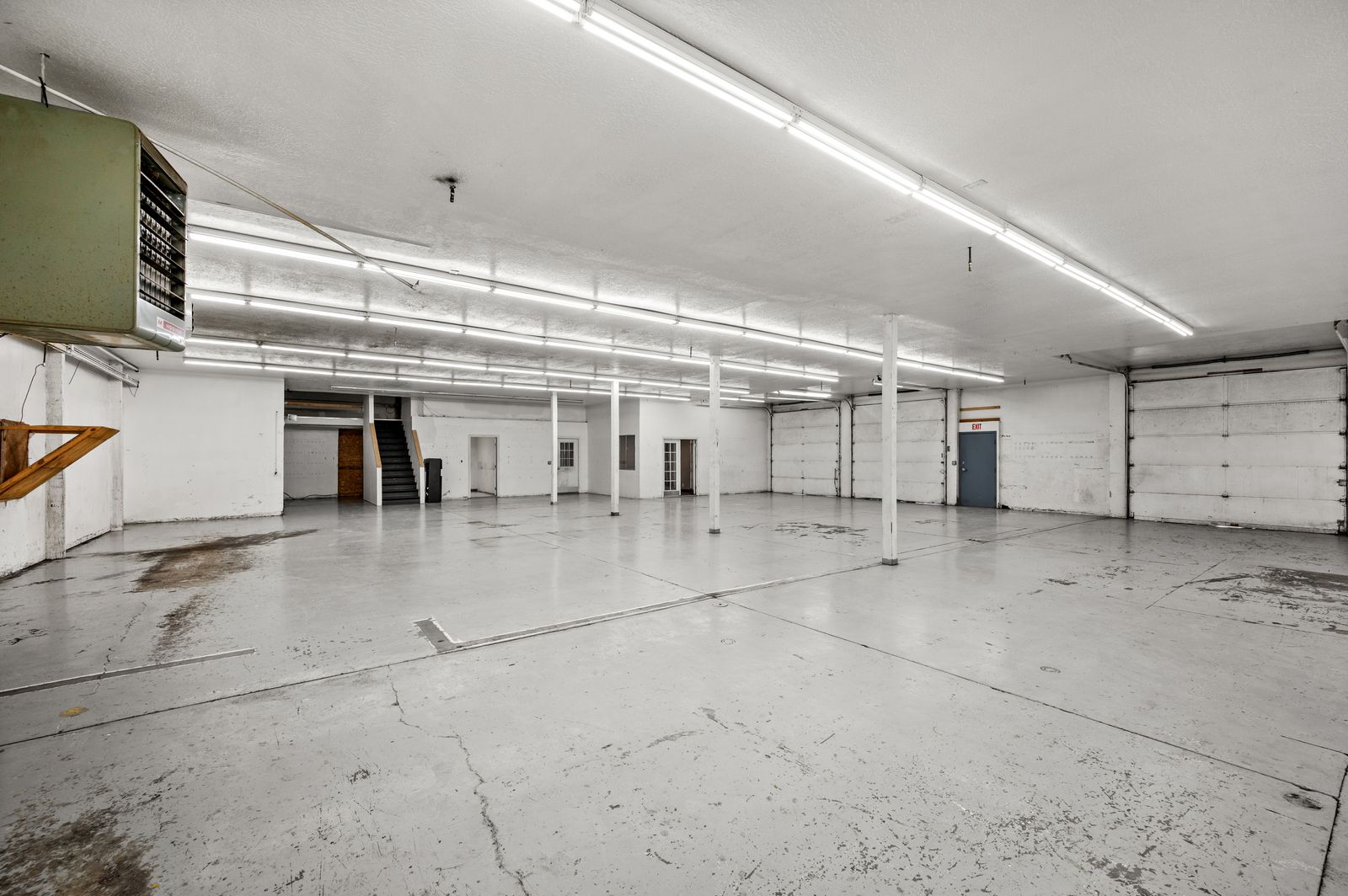 Main image 4