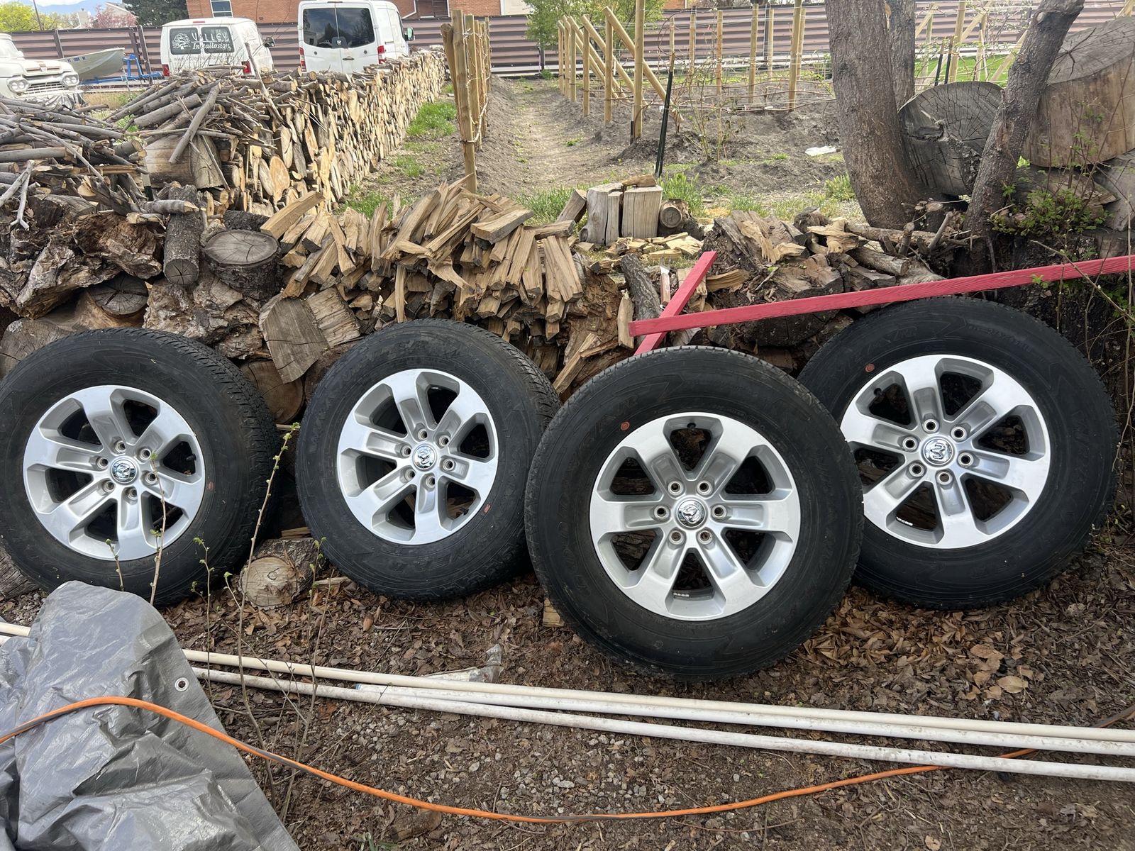 Tyres Ram 1500  275/65R18  with fancy rim