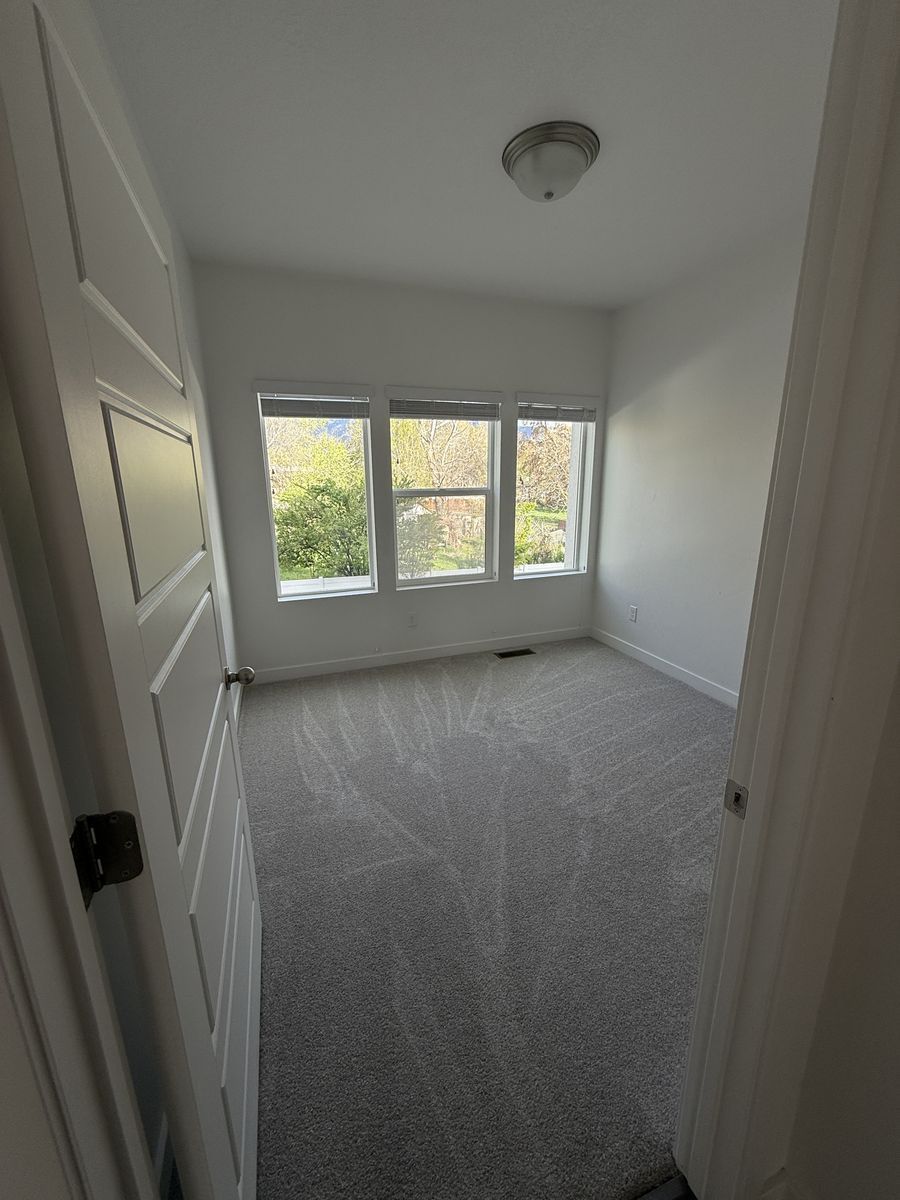 Private Room w/Bath for Rent in Gentile Station Townhomes-Layton, Utilities Included (Females preferred)