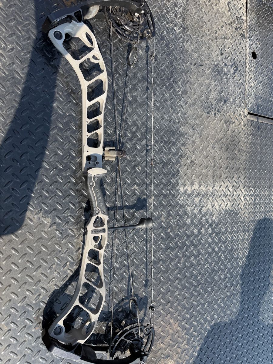 Prime Archery Nexus 4 Right Hand Compound Bow Tan/Grey