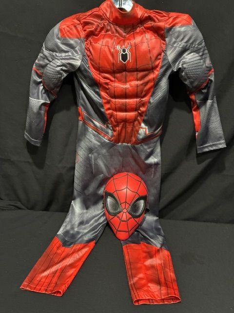 Disney Store SPIDERMAN w/hard mold mask    Size CHILD 5/6     $25