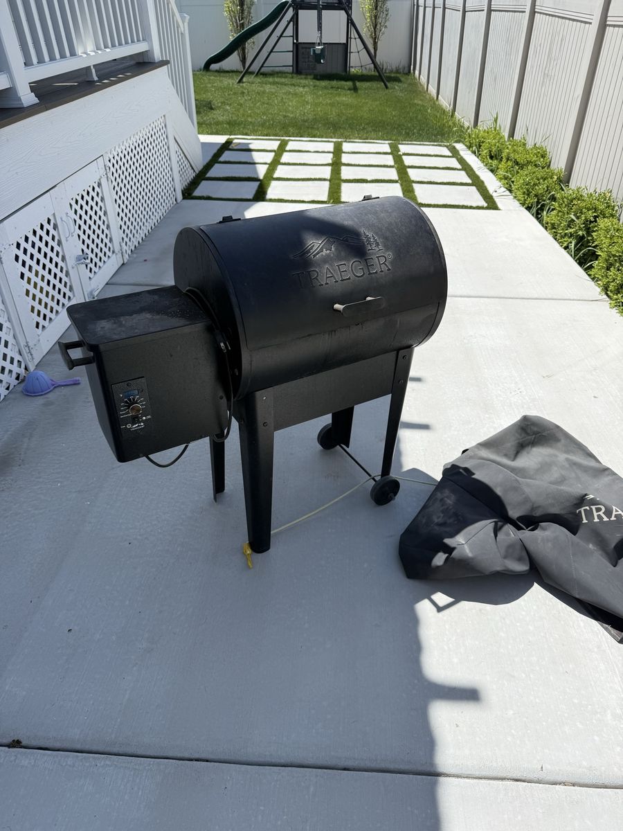 Traeger Bronson 20 or Junior Elite 20