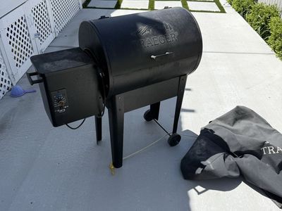 Traeger Bronson 20 or Junior Elite 20
