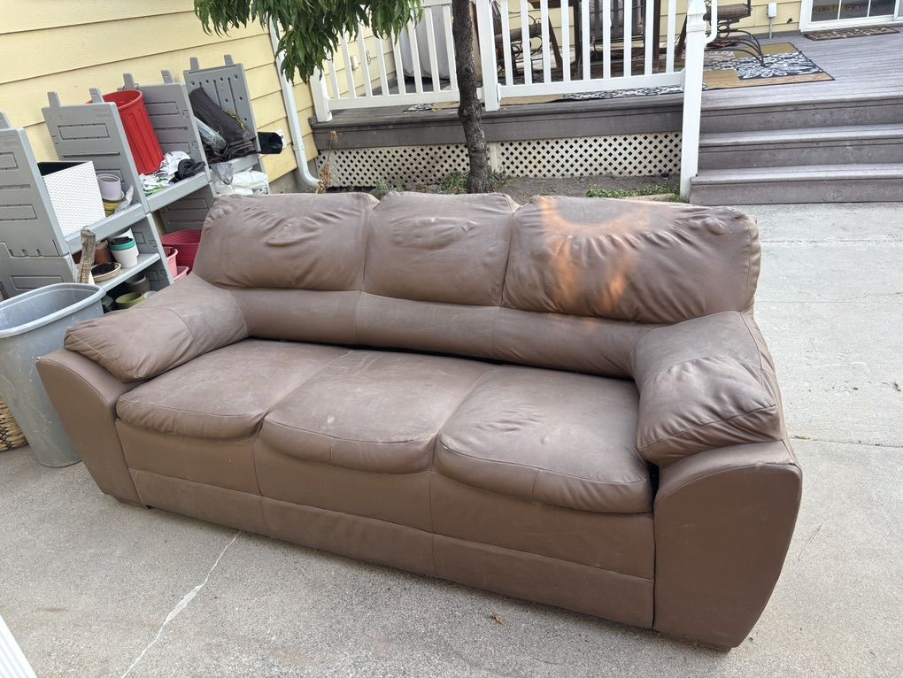 FREE COUCH