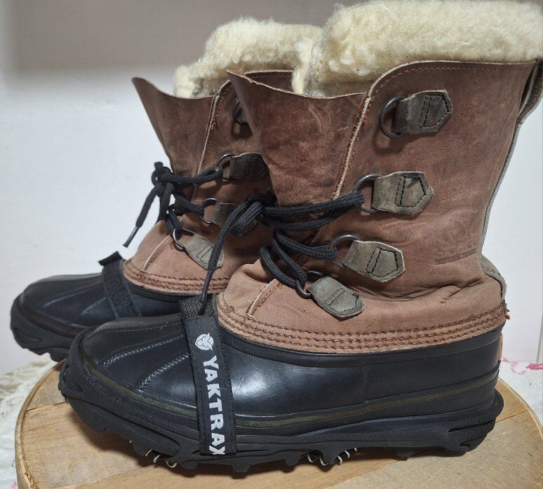 Mens Sorel Bighorns With Yaktrax Cleats sz 7
