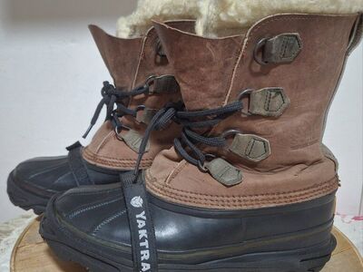 Mens Sorel Bighorns With Yaktrax Cleats sz 7