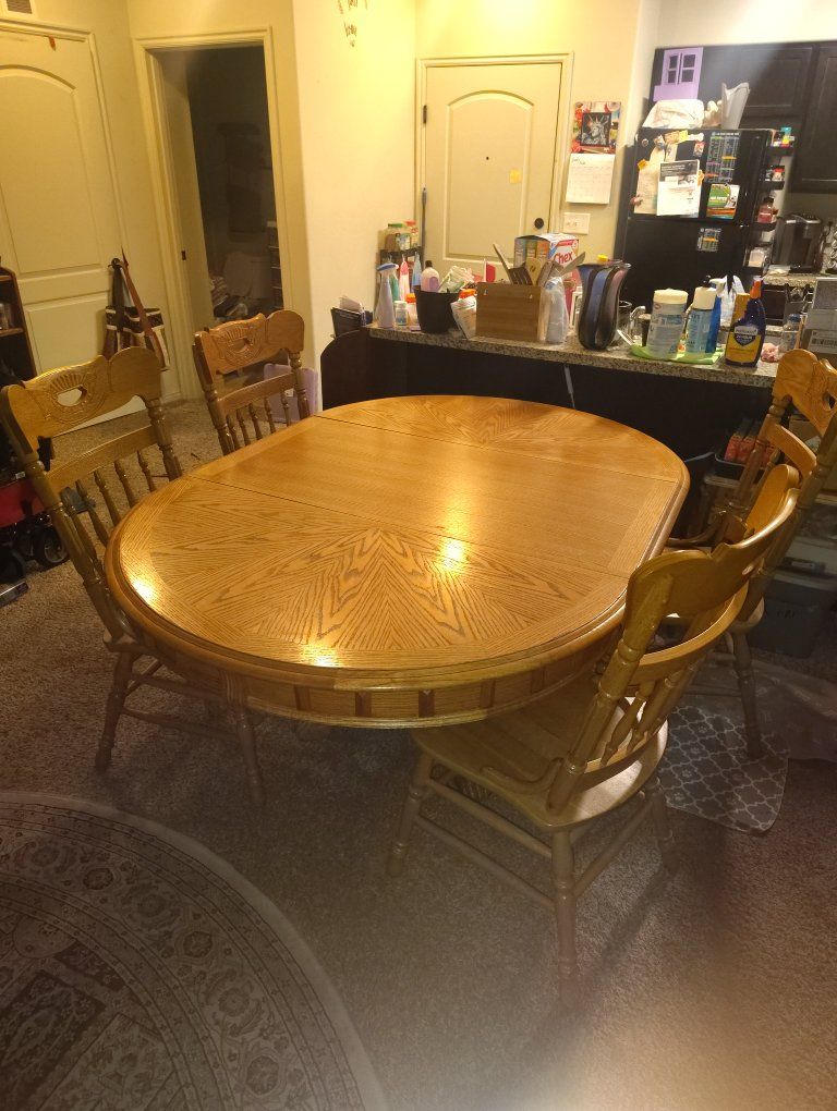 Solid Oak Pedestal Dining Room Table Set - Excellent Condition!