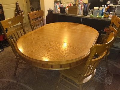 Solid Oak Pedestal Dining Room Table Set - Excellent Condition!