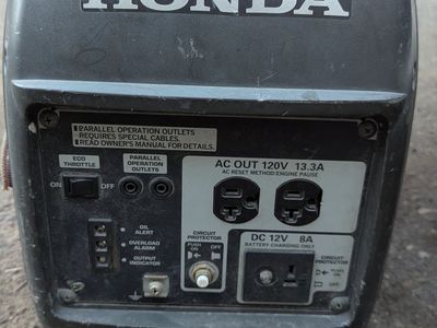 HONDA GENERATOR EU INVERTER 2000. IT RUNS STRONG AND WELL, JUST HAD A NEW OIL CHANGE. IT RUNS FOR MANY HOURS
