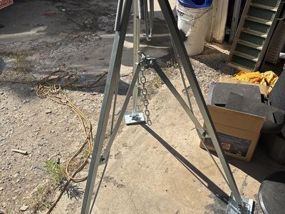 RV 5th wheel stabilization tripod
