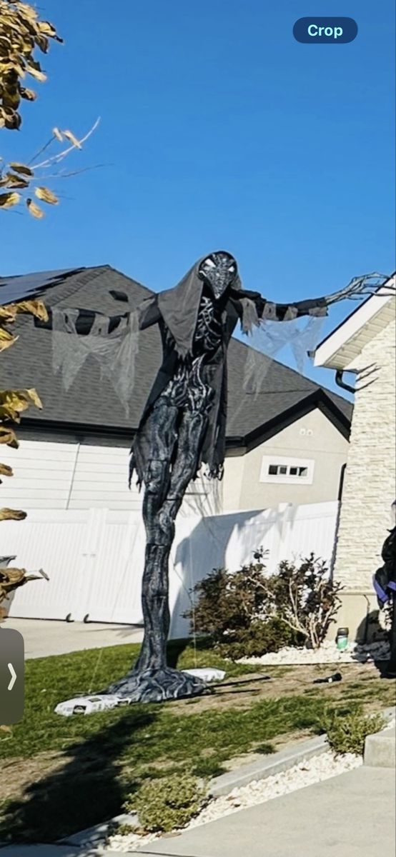 15ft grave and bones giant-sized animated LED crow