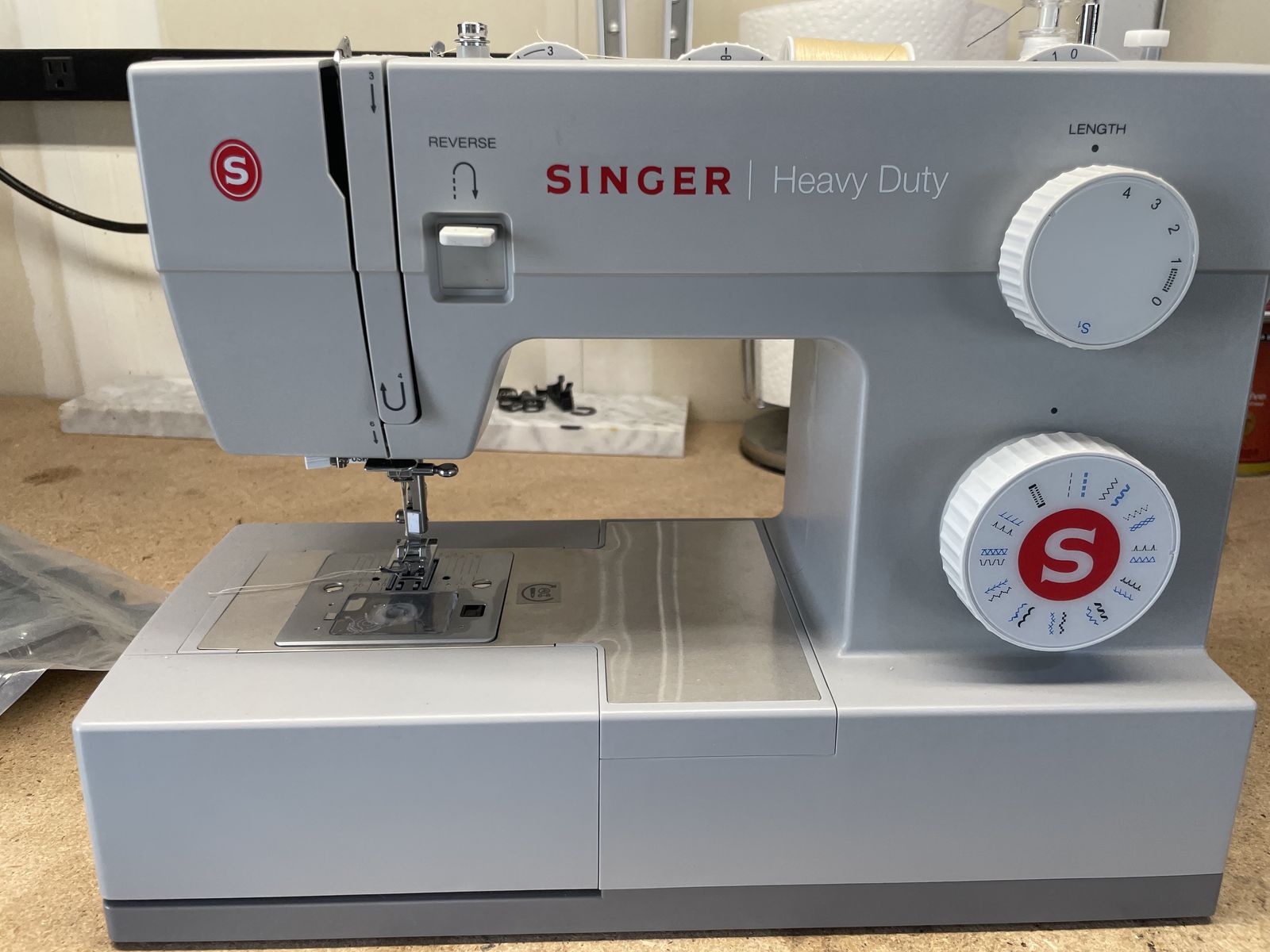 SINGER Heavy Duty 44S Sewing Machine - Gray