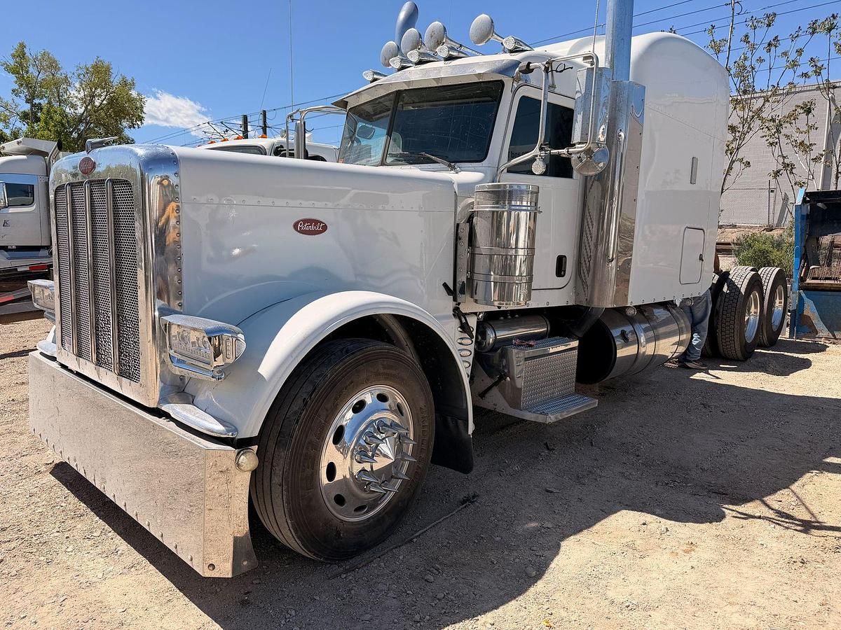 2019 Peterbilt 389 with Cummins ISX15 and 18sp manual transmission
