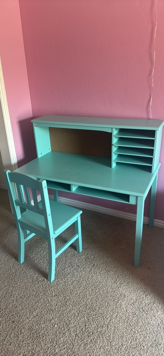 Kids Desks (1 pink, 1 teal)