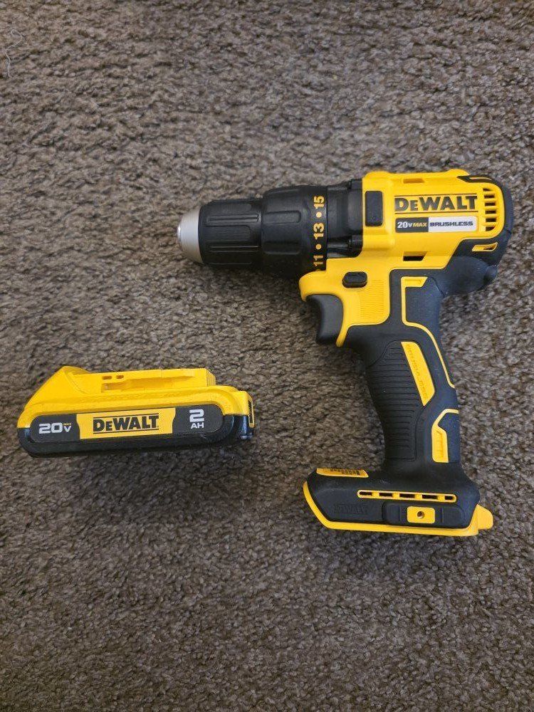 New Dewalt 20V MAX 1/2in. Drill with Battery