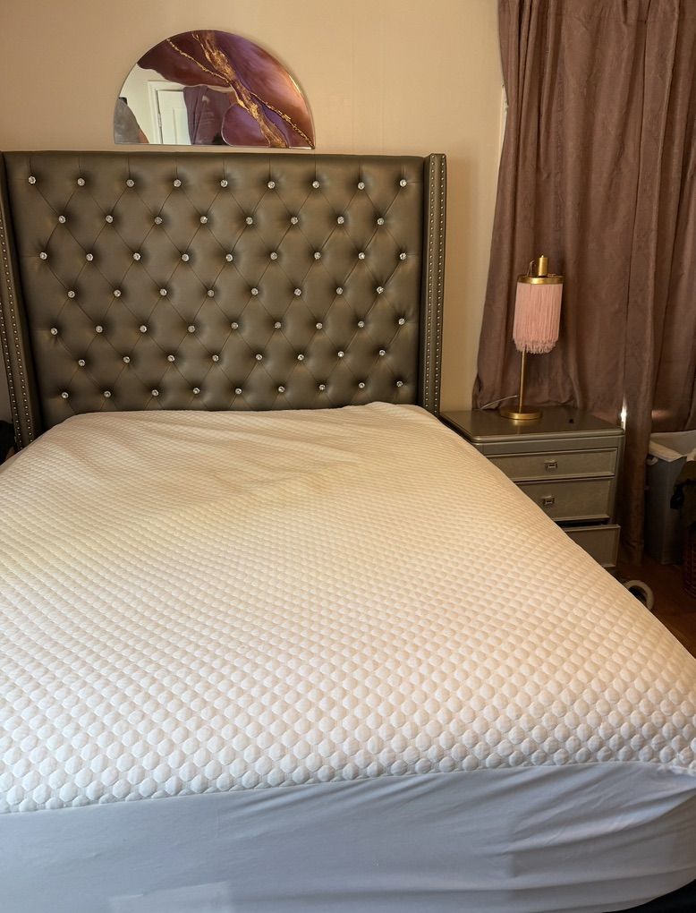 Queen Bedroom Set