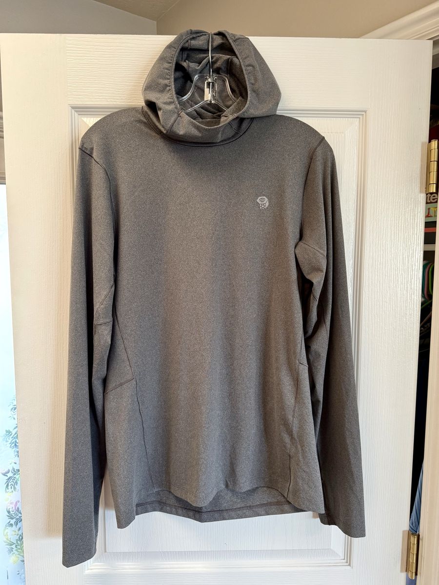 Men’s Medium Mountain Hardwear Hooded Active Shirt