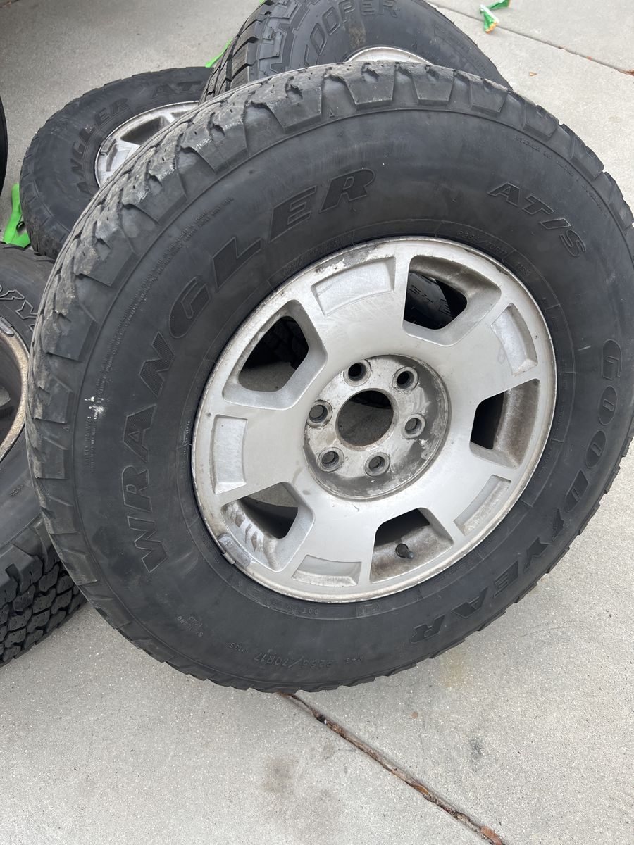 Chevy/GMC Wheels And Tires 2 Almost New