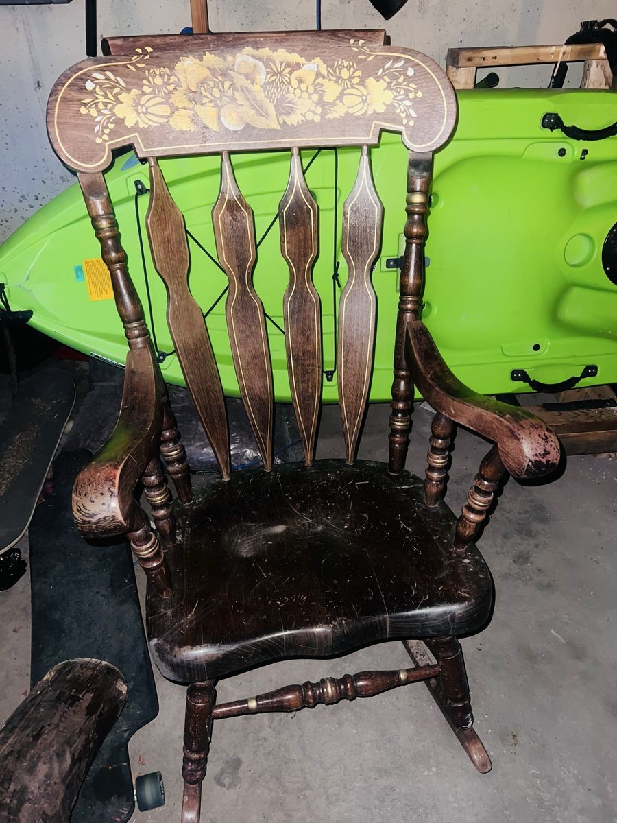 Vintage Hand-Painted Wooden Rocking Chair - Floral Accent Classic Furniture Piece